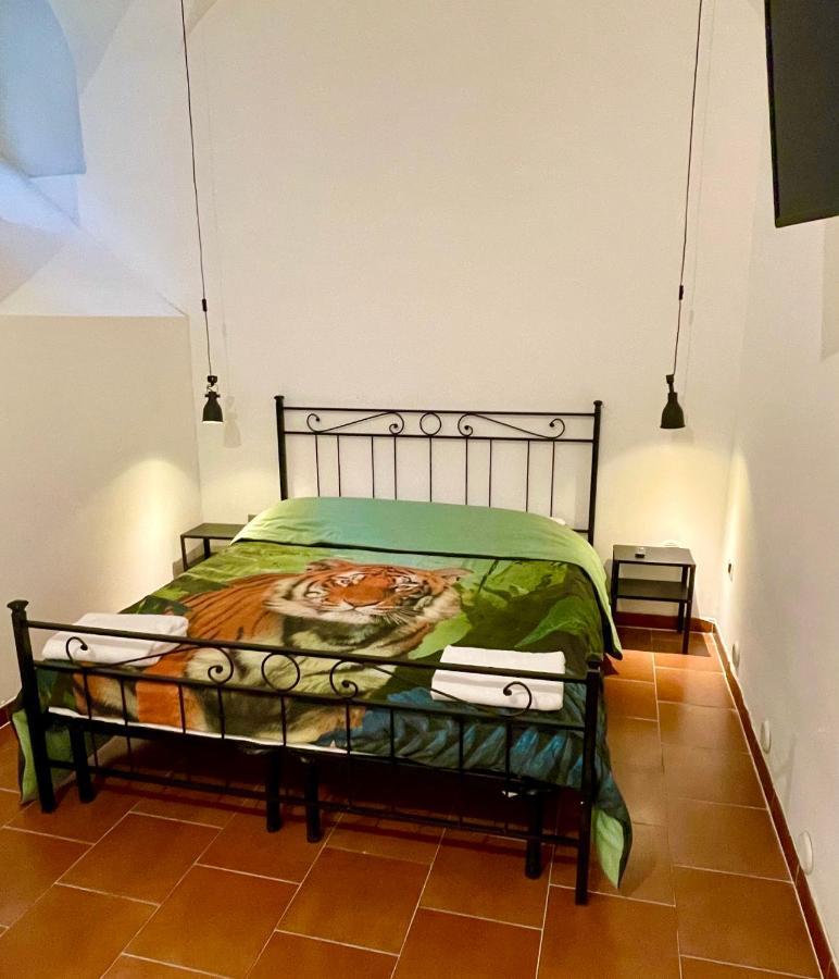 Parisa House, Rome